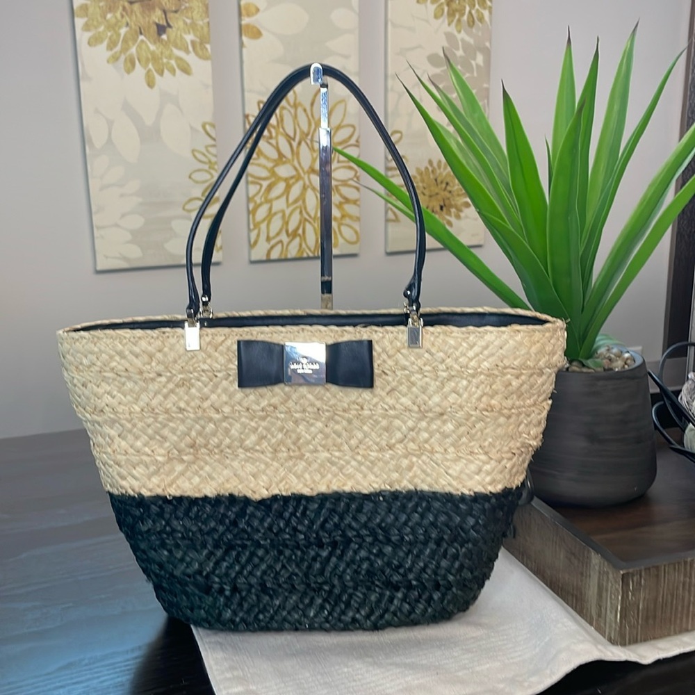 💯 authentic Kate Spade woven tote/shoulder bag